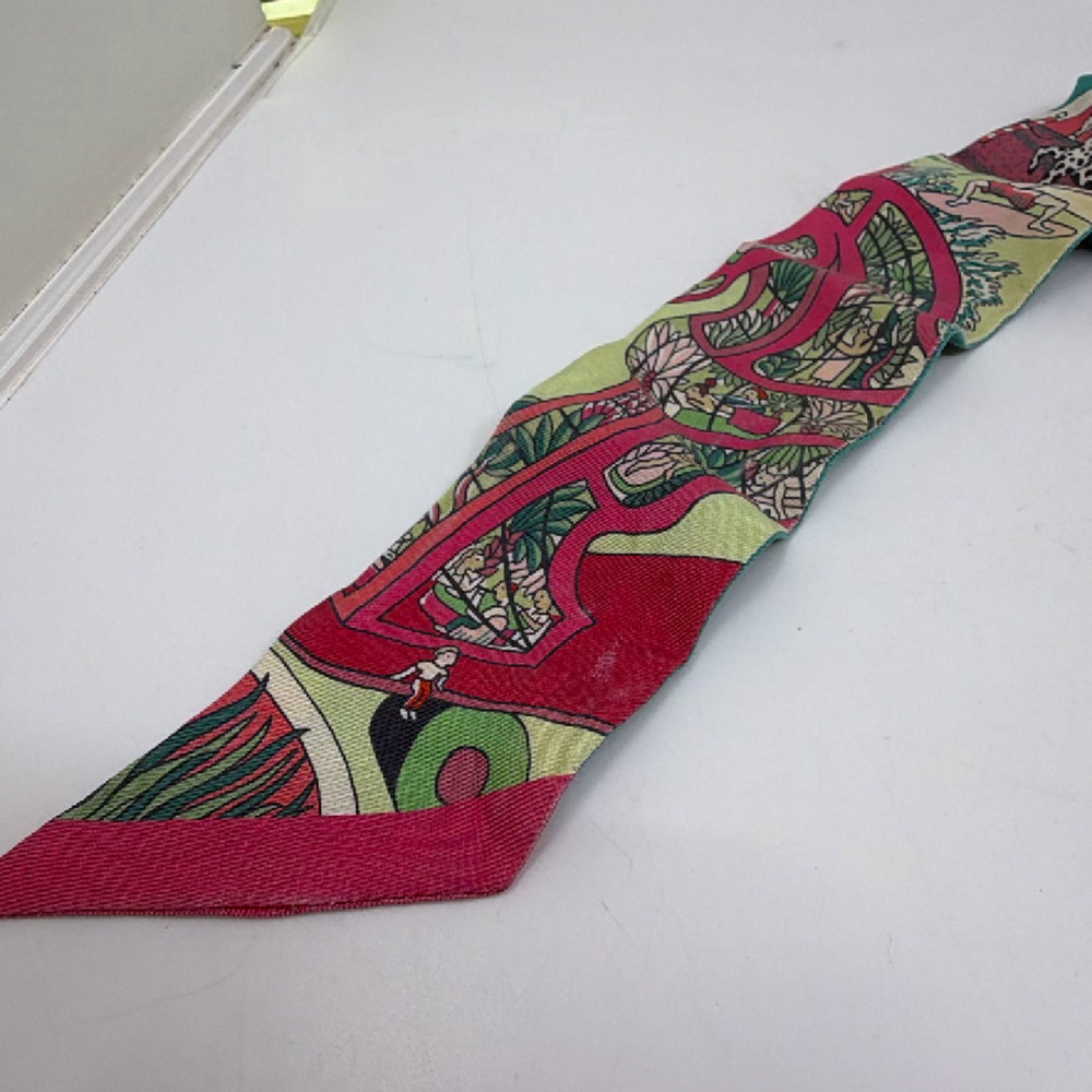 Hermès Les Nouveaux Amoureux de Paris Red Silk Twill Scarf - Picture 2 of 5